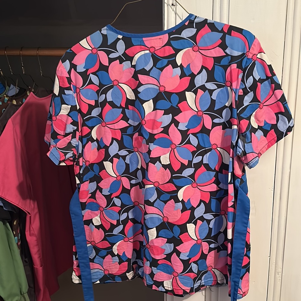 Scrub Top - Picture 3 of 3